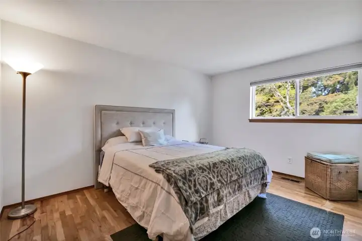 2nd Bedroom with a queen bed 2nd Bedroom with a queen bed