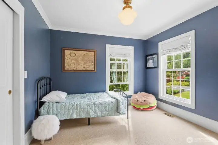 The other bedroom at the front of the upstairs. The other bedroom at the front of the upstairs.