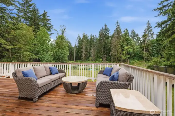 The backyard enjoys sunny southwestern exposure. The backyard enjoys sunny southwestern exposure.