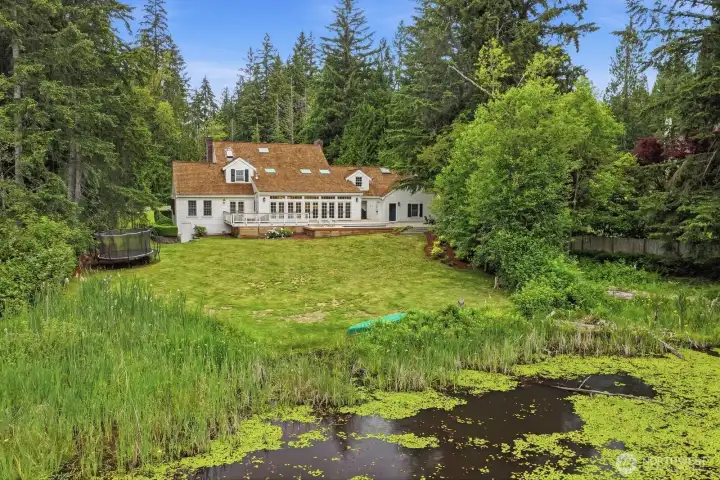 This is a truly exceptional opportunity to own a thoughtfully curated estate in one of the Eastside’s most desirable communities. This is a truly exceptional opportunity to own a thoughtfully curated estate in one of the Eastside’s most desirable communities.