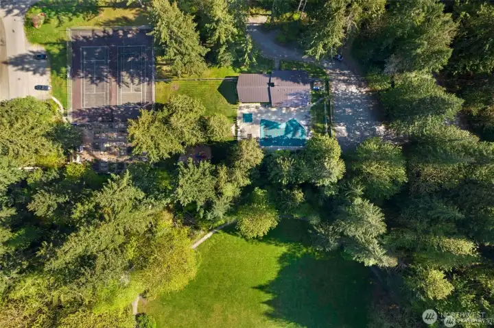 Residents may choose to join the optional Mirrormont Country Club.