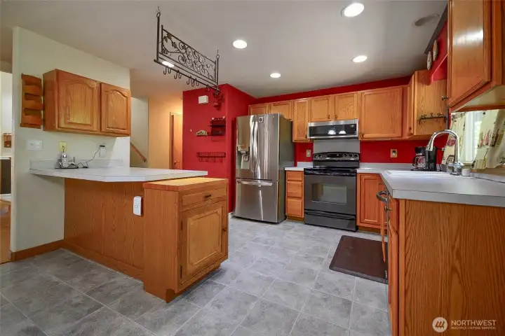 Enjoy cooking with lots of counter space and cabinet space. Enjoy cooking with lots of counter space and cabinet space.