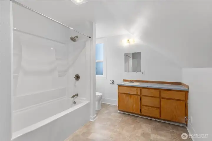 Unit 2307 - spacious full bath. Unit 2307 - spacious full bath.