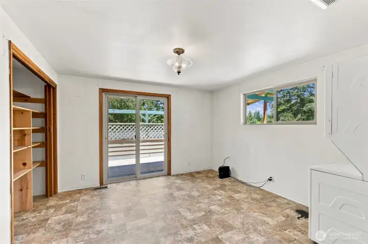 (Third bedroom without virtual staging). (Third bedroom without virtual staging).