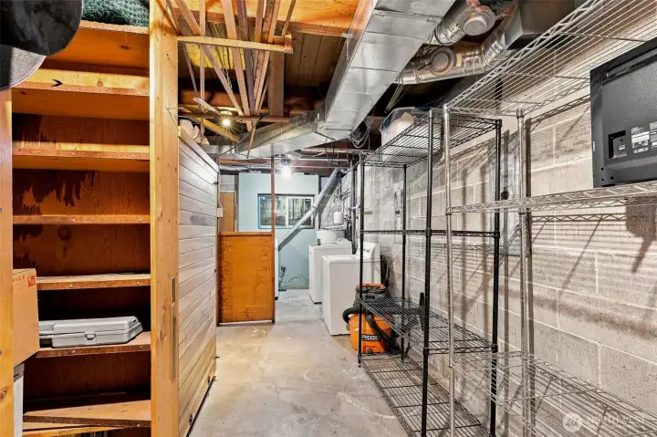 Expansive storage space or apartment conversion. Expansive storage space or apartment conversion.