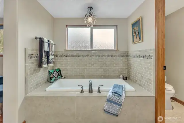Primary bath soaking tub.