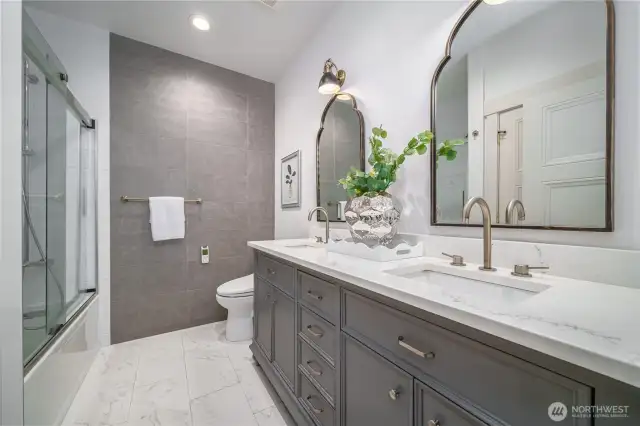 2nd full bath on the 2nd story