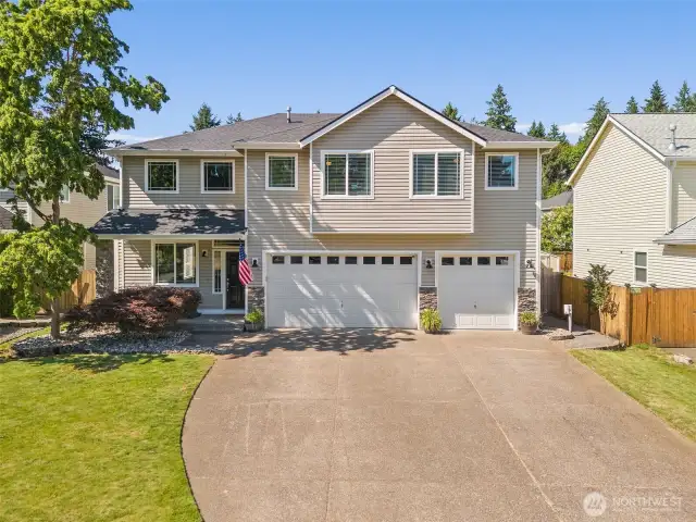 Beautiful curb appeal, right off a quiet cul-de-sac location. Large 3 car garage with plenty of driveway parking!