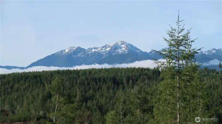 Here you go come and enjoy mother nature at its fabulous moment. The Sunset is free to enjoy all year round.