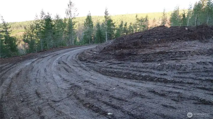 Driveway leading up to the top.