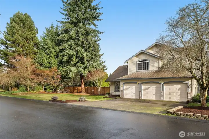 3 car garage & large driveway leaves plenty of parking space even when entertaining guests.