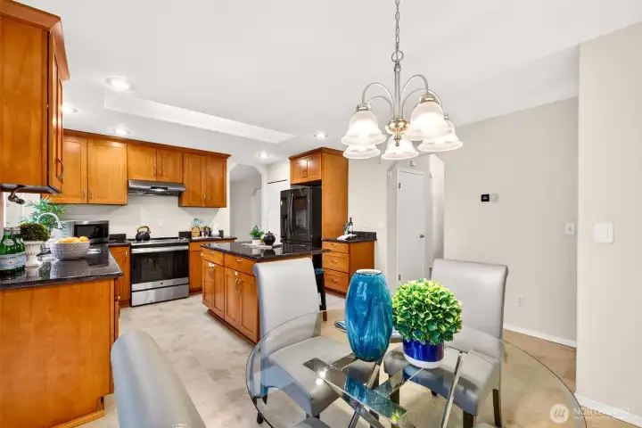 This casual dining area enjoys great natural light and a direct connection to the deck for fresh air and easy grilling access. The adjacent half wall keeps the space open while still giving the room definition.
