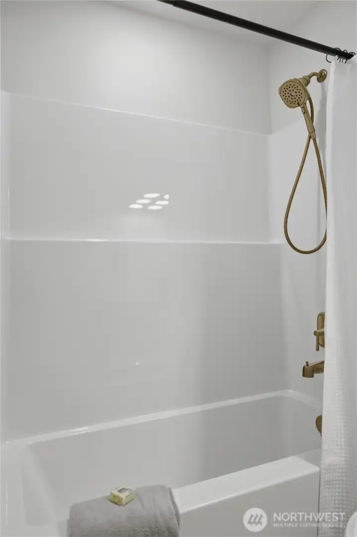 Secondary full bath with  updated fixtures