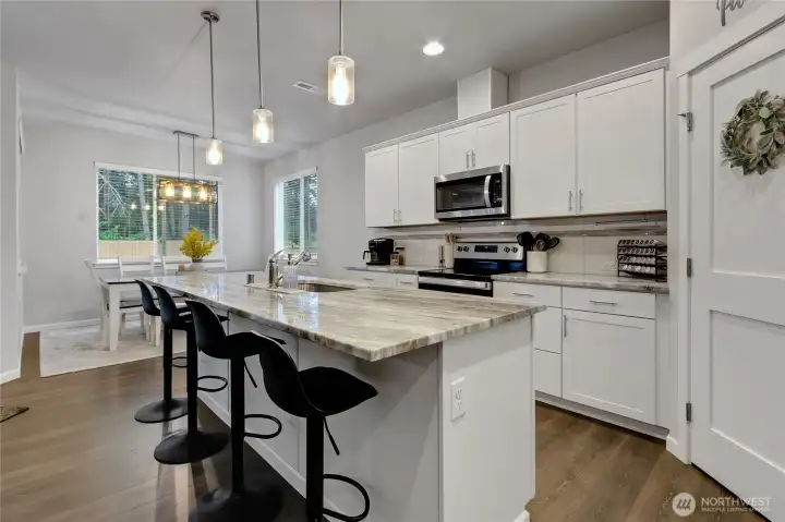 Kitchen & Eating Space