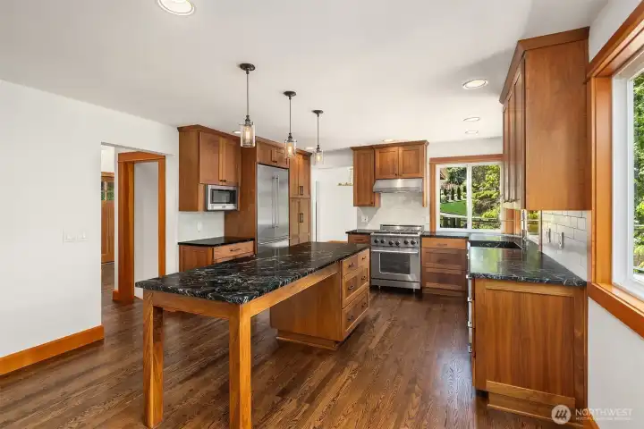 Large island with seating and built in drawers.