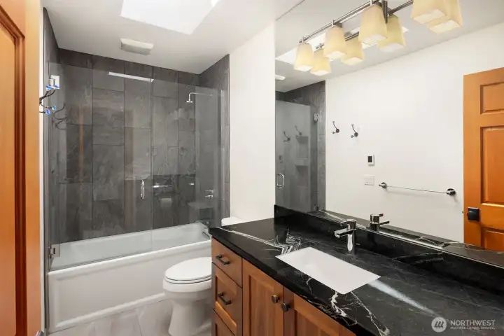 Upstairs full bathroom.