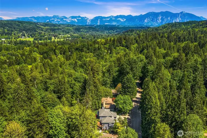 Welcome to the Snoqualmie Valley with Mt Si looming in the distance.