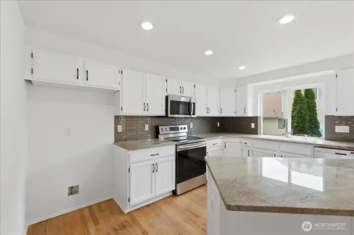 White cabinets and simple / clean hardware hleps make your decorations Stand Out.