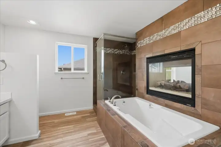 Relax, enjoy the fire and a warm bath, after a long day or on a Spa Weekend!