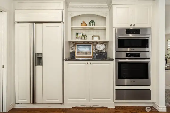 Kitchen is perfect for the cook who likes to entertain.