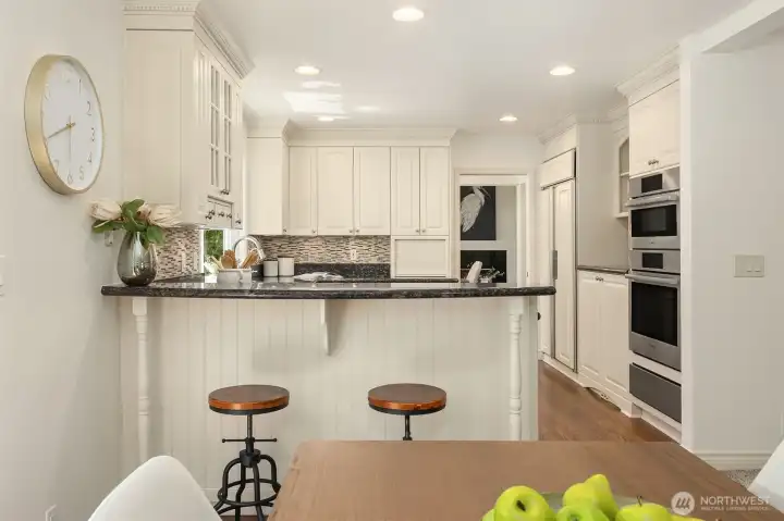 Pretty kitchen with eat-in counter space. This kitchen was designed with the chef in mind.