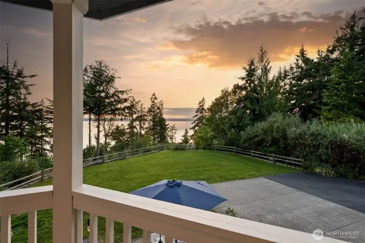The beautiful days turn into the most stunning nights with the skies painted and the sun going down behind the Olympic Mountains in the distance - truly a sight to see!