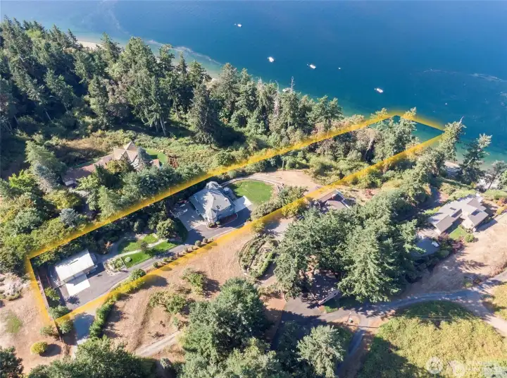 This property is more than just a house - an all inclusive, coastal lifestyle that makes it hard to leave and easy to stay.