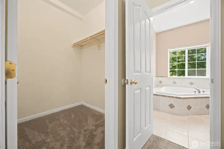 2 Walk-in closets provide generous storage space 2 Walk-in closets provide generous storage space
