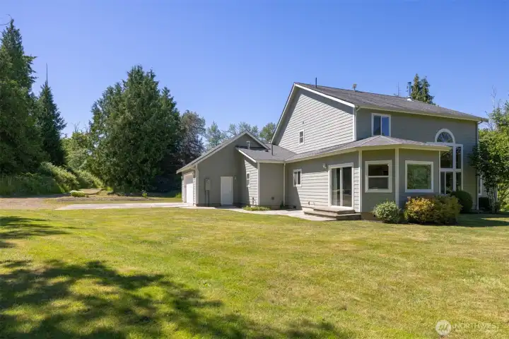 Thoughtfully positioned on a spacious lot, the home offers exceptional privacy and room to roam. Thoughtfully positioned on a spacious lot, the home offers exceptional privacy and room to roam.