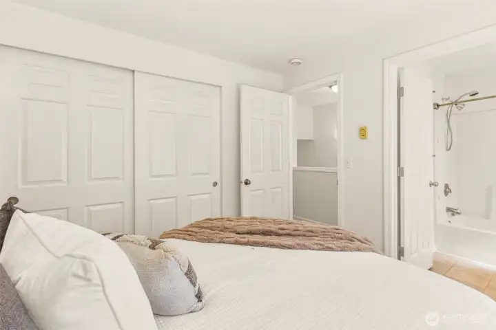 Guest bedroom suite