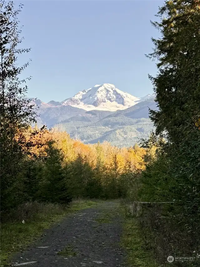 Community trail to Canyon Creek