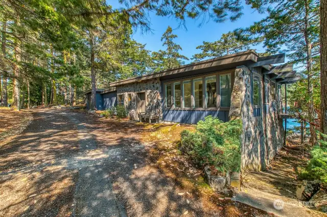 Separate guest house and one-car garage.