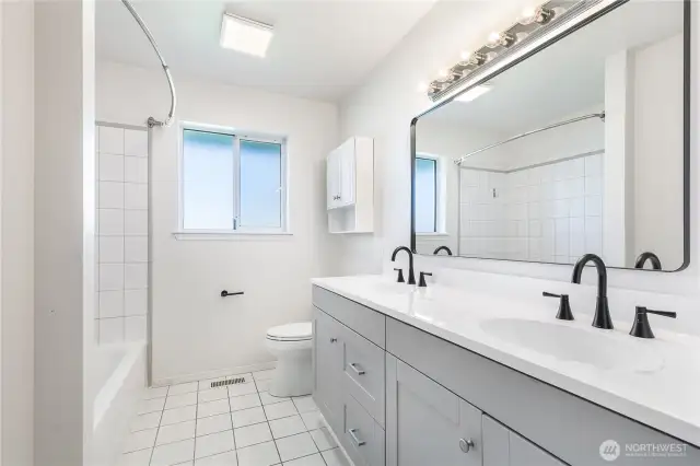 Central Hall Main Level Bath with Shower and Tub