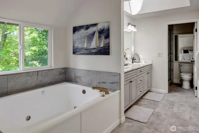 Remodeled primary bath with jetted tub