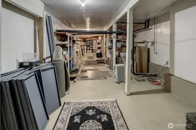 Huge 700 sq ft dry storage. Could be a shop if needed. Just run 220v line to it
