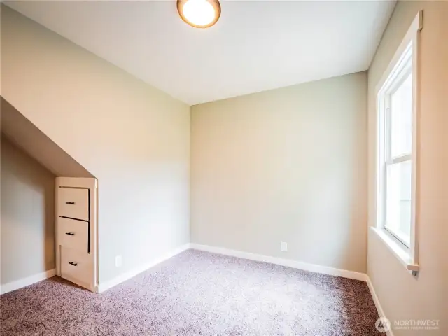 COOL BUILT INS IN BEDROOM