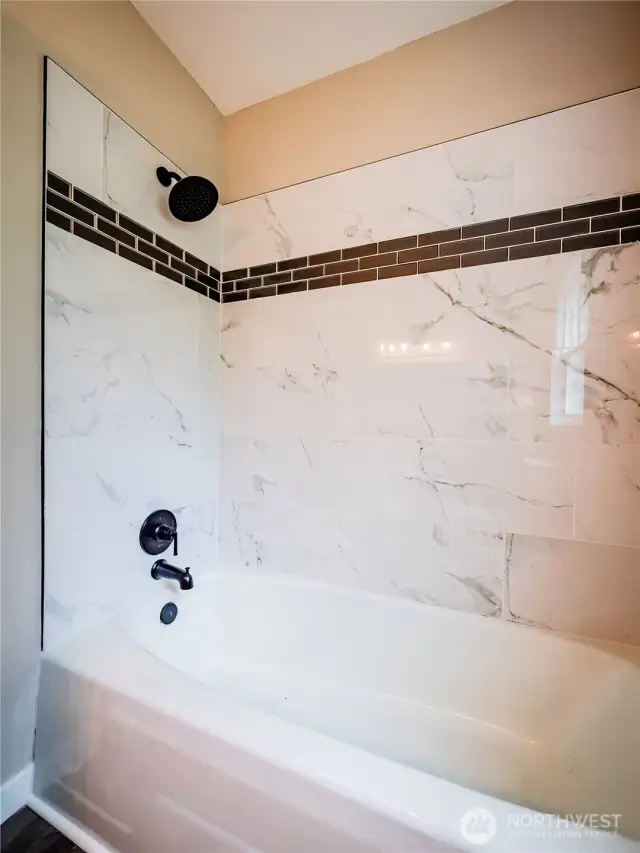 FULL BATH TUB/SHOWER
