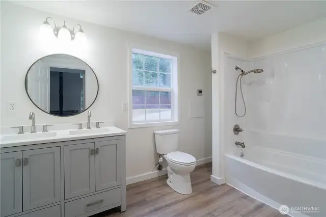 Nice full size bathroom