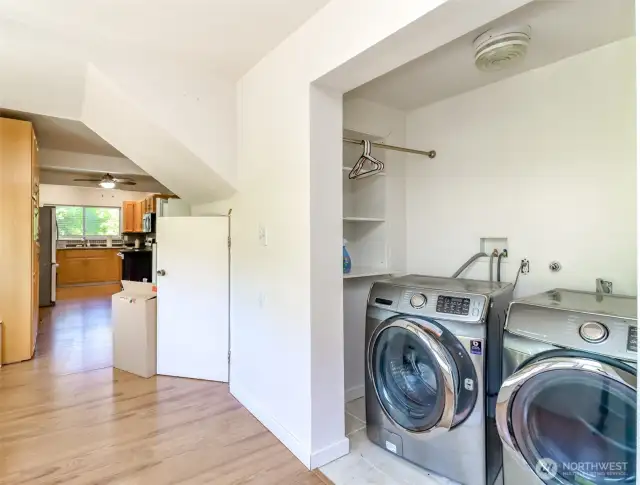 Main floor hallway w/laundry