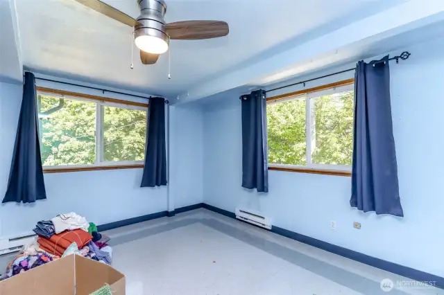 Upper level corner roommates