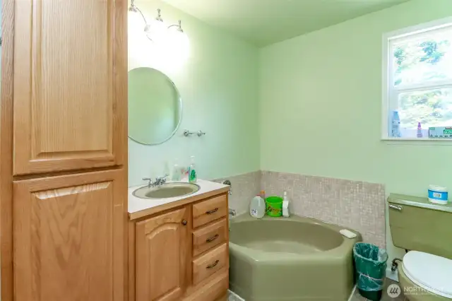 Upper level full bath