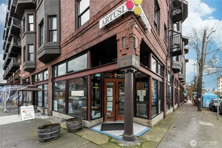 many great restaurants nearby