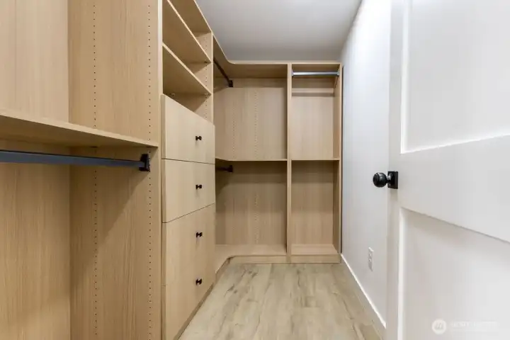 Primary bedroom with ensuite bath and walk-in closet