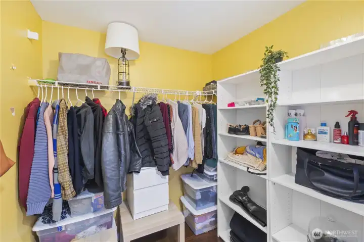 …That has a WIC and access to the full sized jack and Jill bathroom..