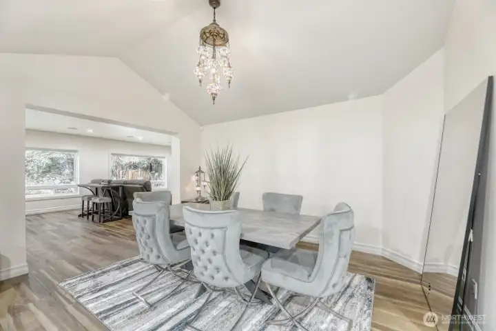 Plenty of expandable room for large parties.