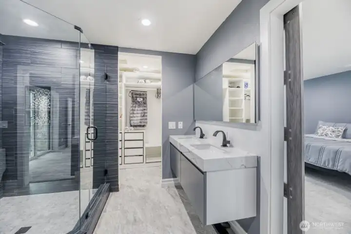 2nd Prime bedroom bath with jacuzzi tub oversized rain shower head that alerts homeowner to the correct temperature thru colorful lights