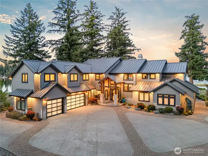 Custom built waterfront home!