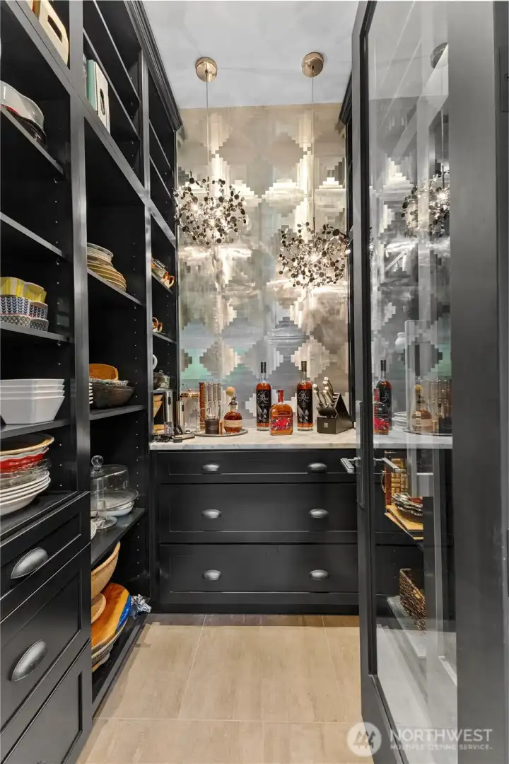 Butler’s Pantry w/- full size wine cooler
