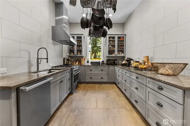 Canning Kitchen w/ full six burner range &-oven, sink & Miele dishwasher