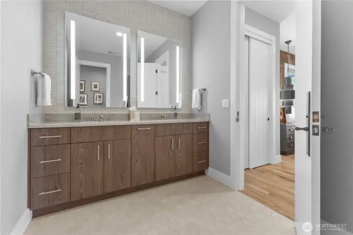 2nd level ensuite bathroom